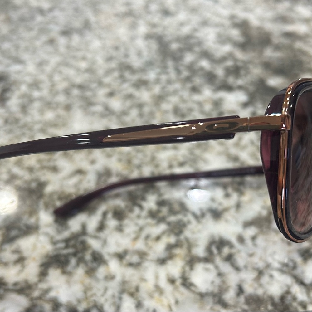 Women’s Oakley sunglasses - Picture 4 of 5